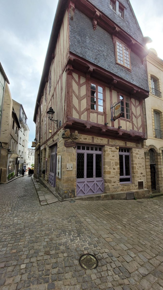 CarlaBZH's tweet photo. #Vannes est une très belle ville ! 😊😉#Morbihan #MagnifiqueBretagne #MagnifiqueFrance https://t.co/qdaQbDLHne