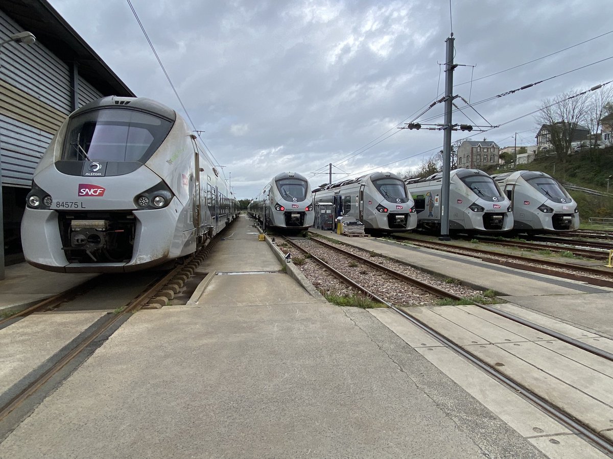 La #TeamParisGranville était sur le pont aujourd’hui pour améliorer la 3eme saison des <a href="/train_nomad/">SNCF NOMAD TRAIN</a> 🛤 à destination d <a href="/EPMontStMichel/">Etablissement public du Mont Saint-Michel</a> 😊 un parcours #écologique🍃 avec des trains roulant au colza 🌳depuis paris/province vers cette merveille 🌅. Tout est prêt 🎉