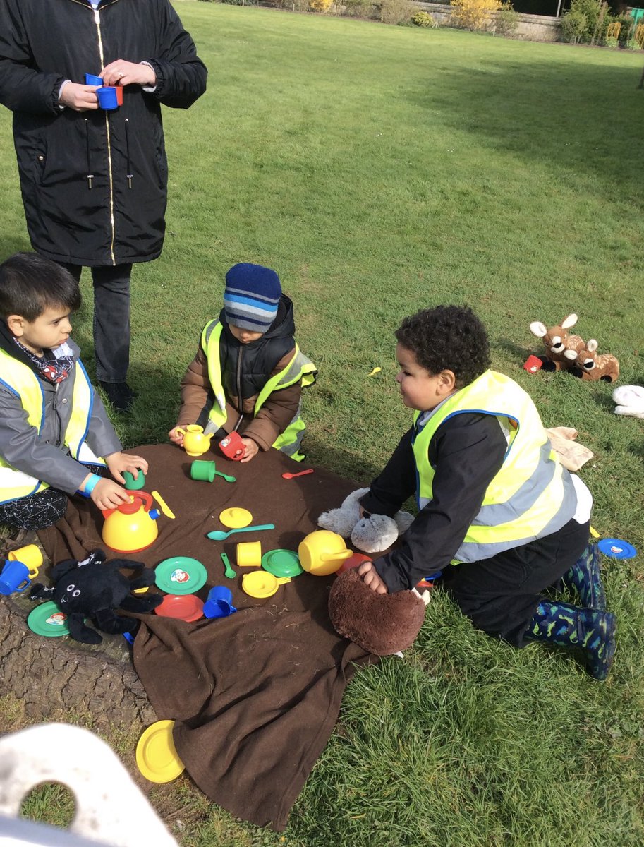 MowmacreHill's tweet photo. F1 visiting Beaumanor Hall to take part in the #Gruffalo Day!
#findtheanimals #teaparty #animalfootprints #denbuilding https://t.co/JIdXNKPxhe