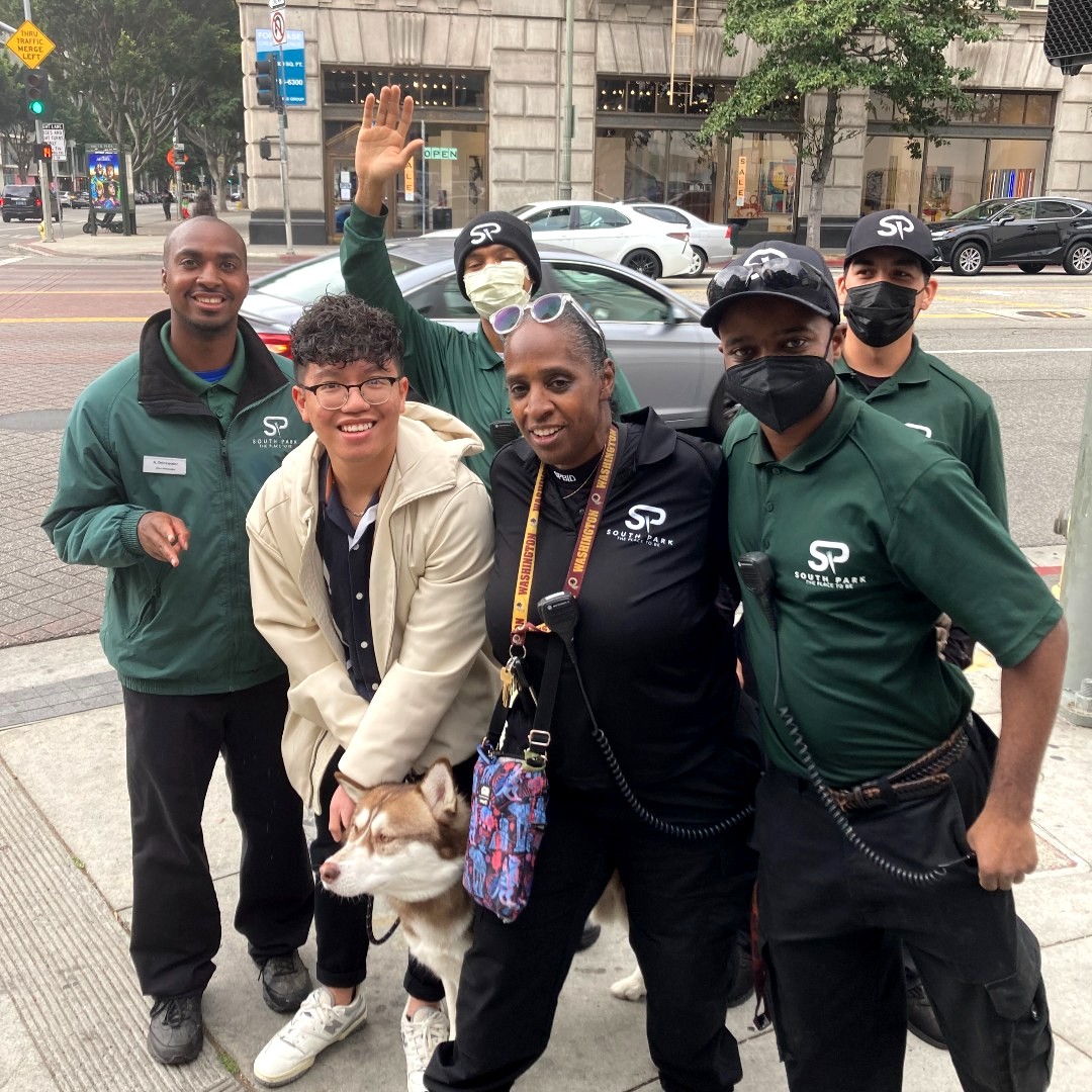 lasocialdist's tweet image. If you see one of our Ambassadors in a green shirt, say hi and give them a wave! 👋   Our team started a #selfiewithastranger challenge to get to meet more of our neighbors. You can give us a call at (866) 560-9346 for safety related requests. #southparkla @blockbyblock