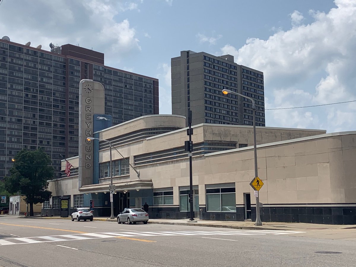 TedGrunewald's tweet photo. 😢
#HistoricPreservationAlert:
#Cleveland #Ohio USA
Greyhound Bus Terminal.
#StreamlineModern #ArtDeco #Moderne #StreamlineModerne #preservation #HistoricPreservation #RestoreDontRaze #RetroFirst #EmbodiedCarbon #transportation #maintenance https://t.co/NcjJdL5DJ0