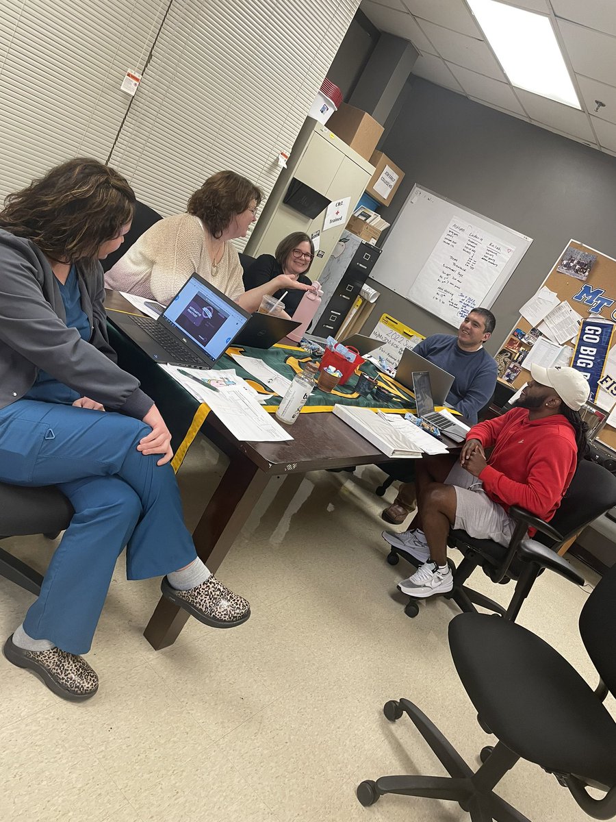 PrincipalSDavis's tweet photo. #RunPLC with a little self care! 📝✍️💆♀️ https://t.co/E7P6CMj7wO