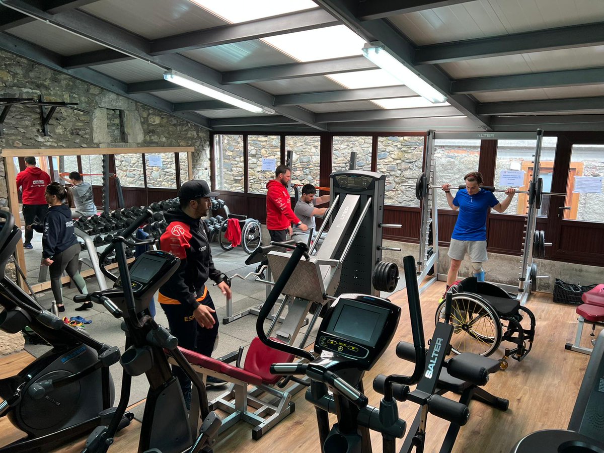 CdiaAran's tweet photo. Comienza la concentración de tecnificación en @baqueira_beret con ocho deportistas, cinco de la @FEDEDDF y tres de la @_FEDPC_ 

Primera jornada de trabajo físico en el gimnasio

Información 👇 
https://t.co/2LXzfpUvI4
⛷🏂 #deporteinclusivo #deportedeinvierno #esqui #snowboard https://t.co/joXqwsWKtx