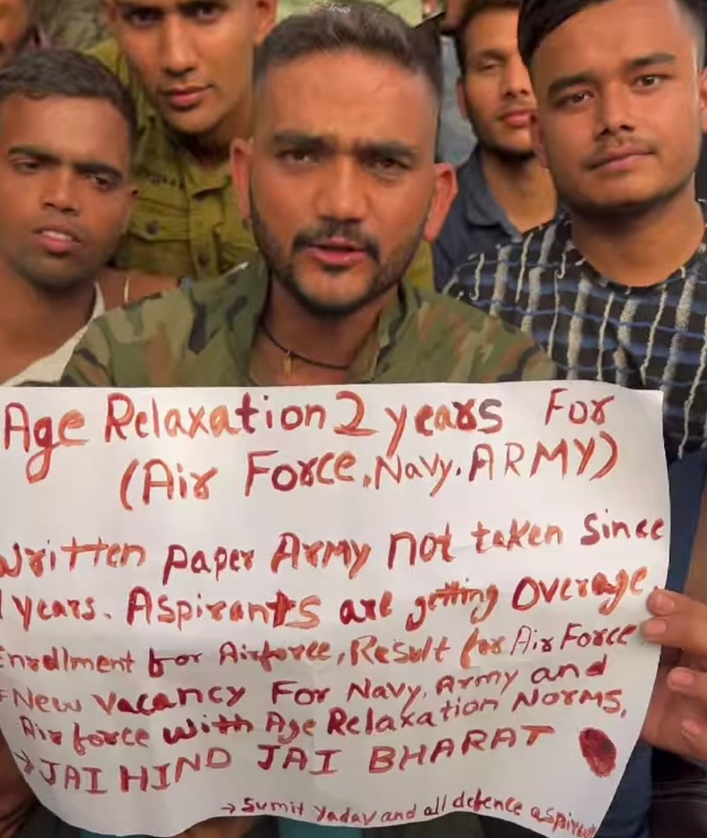 ROHITOF61589111's tweet image. #ArmyRecruitmentRally #airforce_result_do 
#AIRFORCE_AIRMAN_RESULT 
महोदय आप लोगों को खून की कसम Army Airforce Navy Bharti आप लोग jaldi  start कराइए  क्योंकि सुसाइड करने का एक लास्ट ऑप्शन बचा है, खून तो निकल गया है   अब जान तो बहुत जल्दी चली जाएगी 🙏🙏🙏🙏🙏🙏 @DefenceMinIndia