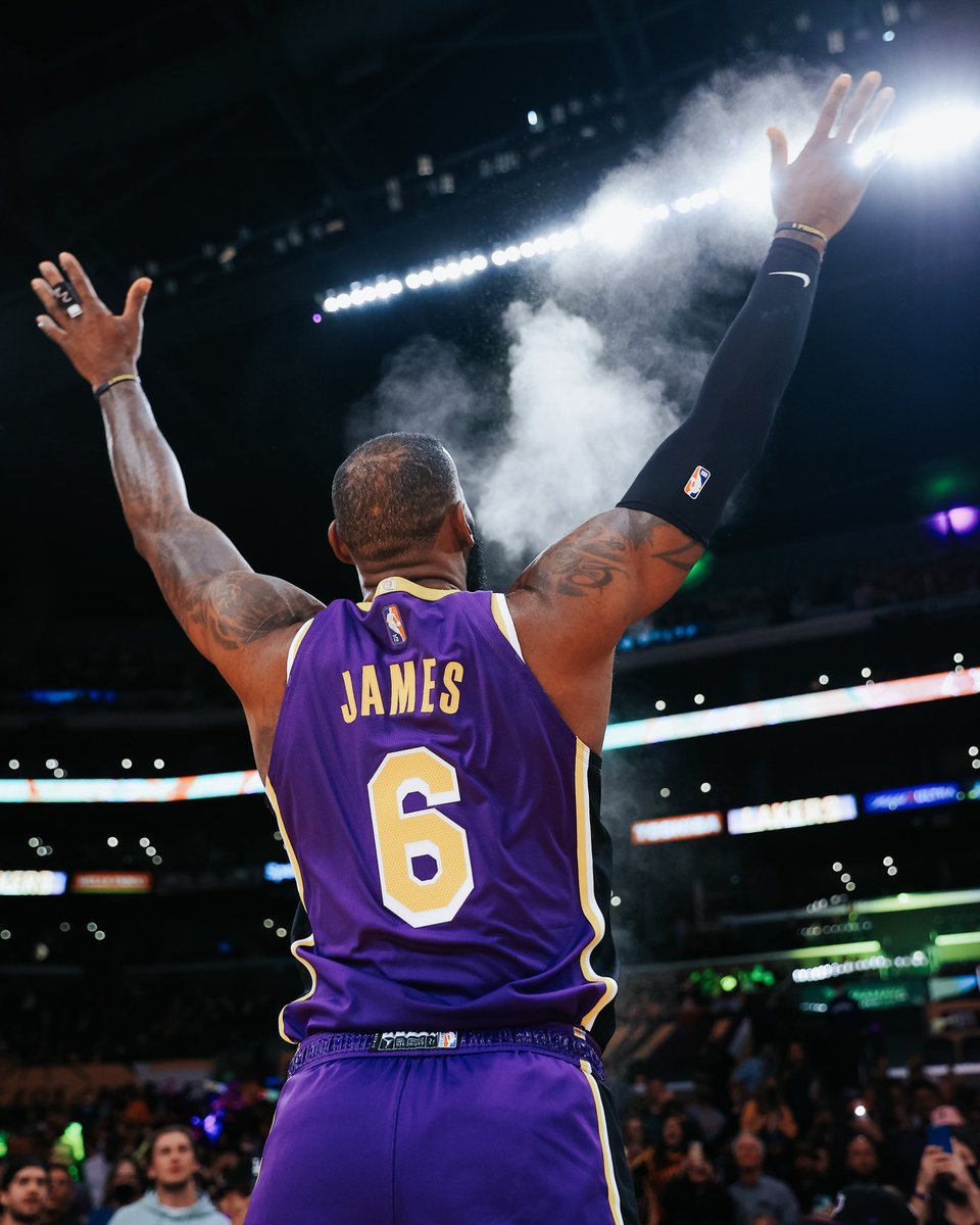 LakeShowYo's tweet image. one day an NBA season will start and LeBron won't be a part of it anymore. Don’t take him for granted.