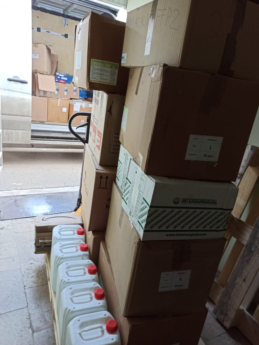 Фонд <a href="/serhiyprytula/">Serhiy Prytula</a> за сприянням вашого скромного мікроблогера успішно доставив медикаментів в окупований Херсон еквівалентно двом палєтам. Не одним же <a href="/BackAndAlive/">Повернись живим</a> коптери возить в Марік