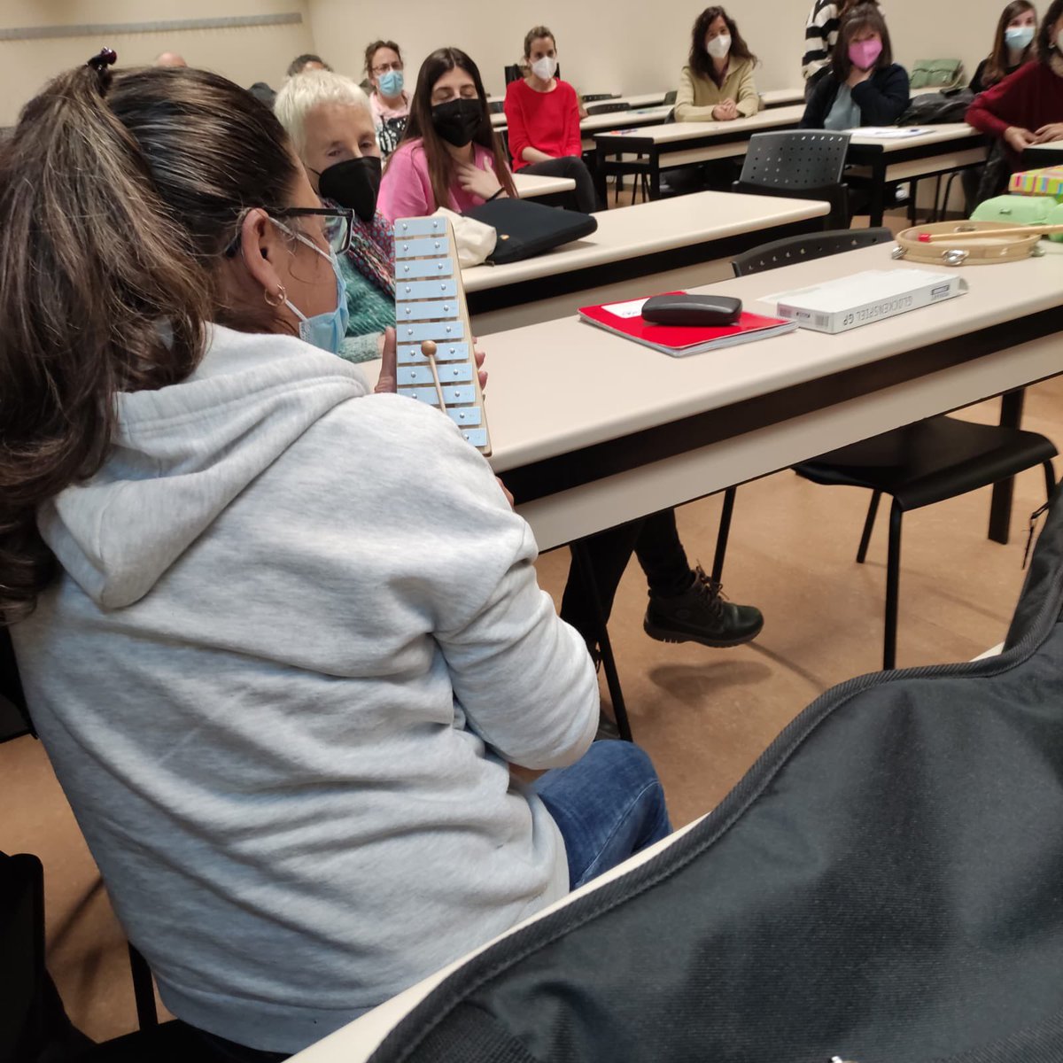 sngeriatria's tweet photo. 👨‍🏫 TALLER: "TERAPIAS COMPLEMENTARIAS NO FARMACOLÓGICAS EN DEMENCIA"

➡ Última sesión de esta Segunda edición que se ha celebrado los días 5 y 6 de abril. 

Gracias 🙏  por vuestra participación; ponentes, asistentes y organización. 

#Demencia #Geriatría https://t.co/F2tmw9AVqN