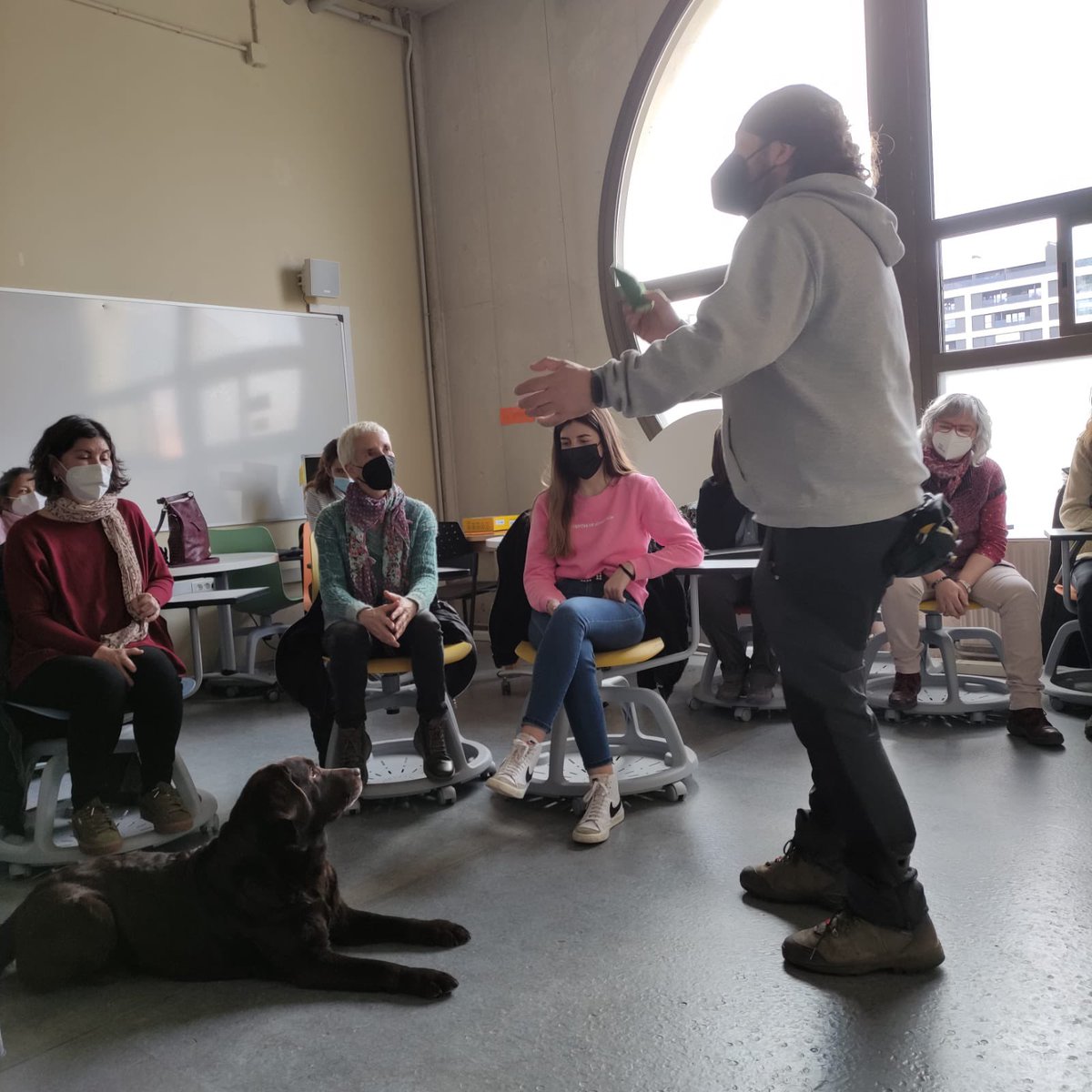 sngeriatria's tweet photo. 👨‍🏫 TALLER: "TERAPIAS COMPLEMENTARIAS NO FARMACOLÓGICAS EN DEMENCIA"

➡ Última sesión de esta Segunda edición que se ha celebrado los días 5 y 6 de abril. 

Gracias 🙏  por vuestra participación; ponentes, asistentes y organización. 

#Demencia #Geriatría https://t.co/F2tmw9AVqN