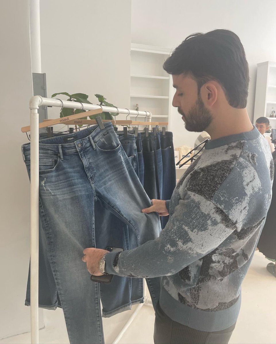 TarikMendesArt's tweet photo. @mavijeans #mavi #mavijeans #ootd @TerrartNYC #terrart #terraartnyc https://t.co/ASHR7ND4yz