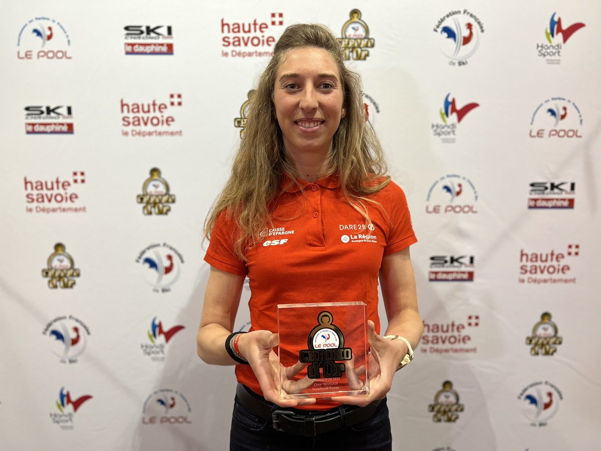 FedFranceSki's tweet photo. Chronos d'Or 2022 🏆
La lauréate du Chrono d'Or Snowboard Dames est ... @TrespeuchChloe ! 👏🇫🇷 @Dep_74 #LePool @Ski_Chrono @ledauphine https://t.co/lN5HSpYXR4