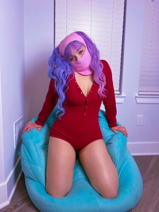 Bxnny 🐰Top 1% - 2 pic. Do u like my onesie? https://t.co/Dcr6ZcH5ga