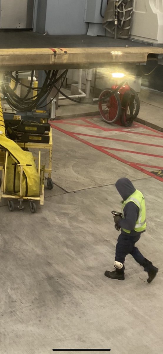 AOSafetyUAL's tweet photo. Distracted walking can lead to injuries. Stay safe by limiting distractions when walking, especially near equipment and aircraft. #InjuryPrevention #Safety #Safe #Walk #LimitDistractions https://t.co/Wg4iyJqc3N