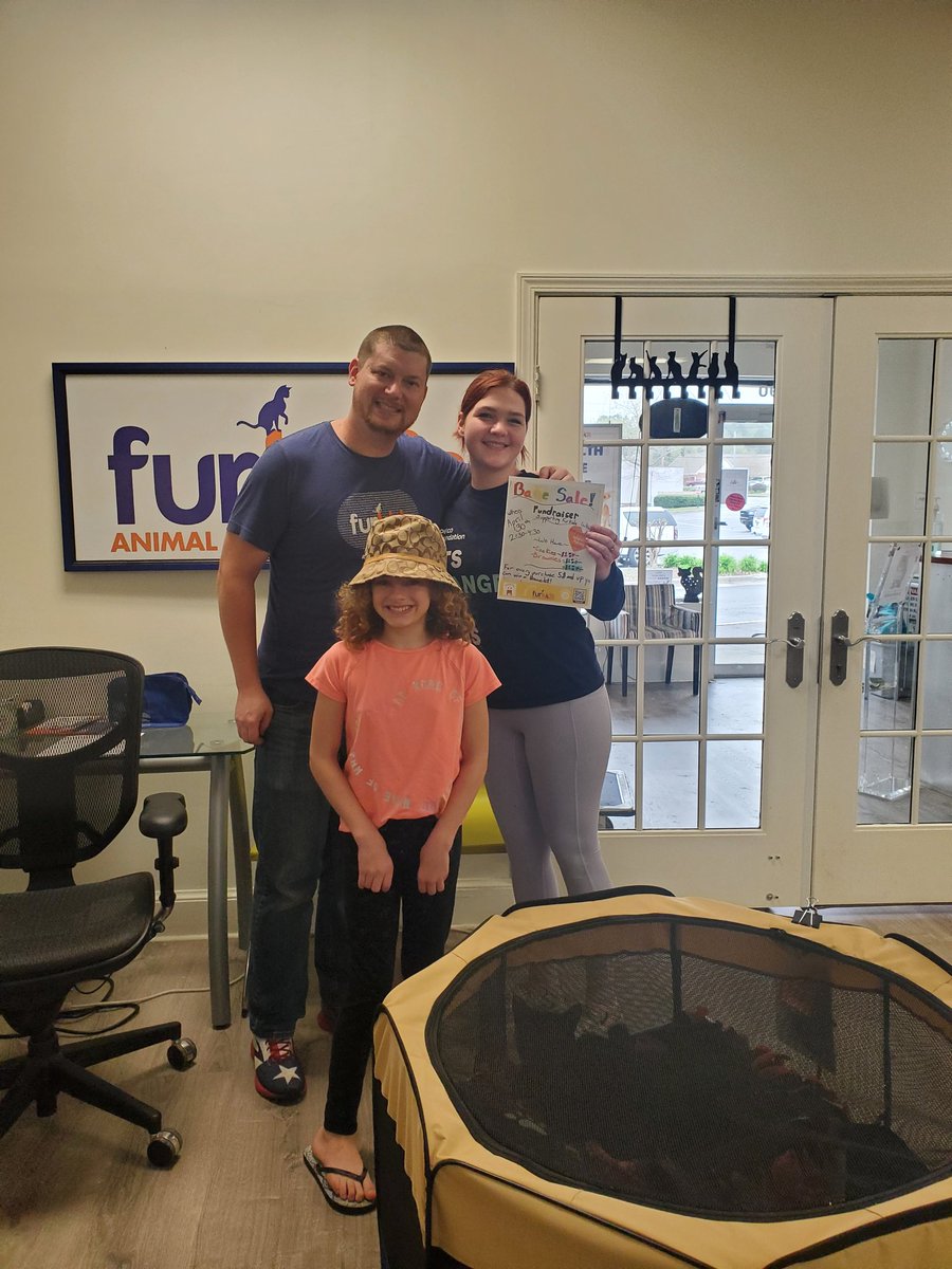 MrsDyon's tweet photo. Busy day connecting w business owners & getting the word out about the bake sale to benefit @furkidsinc This girl ❤️s animals so much she wanted to raise money for her favorite shelter. Thanks @Kids_Boost for helping her attain that goal🐈 #kidsmakingadifference #pawshelpingpaws https://t.co/19e06NEjCl