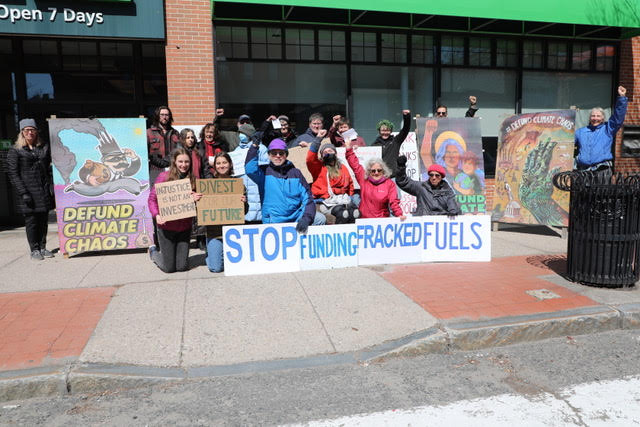 CAN_mass's tweet photo. Northampton, MA

 @TDBank_US  and @BankofAmerica : 
 Since you funded new oil/gas/coal investments with $$$$ BILLIONS just year, are your "green" initiatives sincere?
We informed many passers-by.

#defundclimatechaos #STMP @StopMoneyPipe #NorthamptonMA @XR_WestMass https://t.co/vc8UDtL1Ib
