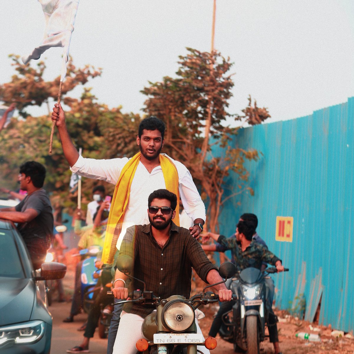raghu_yeadala's tweet photo. Love for #KomaramBheemNTR 💕🔥
#GITAMVizag #RRRRally https://t.co/R8Ffhz8cKe