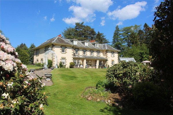 Masters fever has hit the golfers within <a href="/galbraith_Rural/">Galbraith Rural</a>! We've 𝘁𝗲𝗲'𝗱 up some great properties this week:

Just a 𝘀𝗮𝗻𝗱 𝘄𝗲𝗱𝗴𝗲 from the Tay: Priorlands Farm- tinyurl.com/23vst53n

Lawns fit to be 𝗳𝗮𝗶𝗿𝘄𝗮𝘆𝘀:
Cantray House- tinyurl.com/mrxvbhx5

#TheMasters