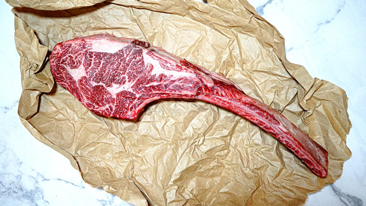 ThatFatCow's tweet photo. This outrageous Tomahawk is here to make your iftar a very happy place. Coming in at roughly 1.4kg, this monster of a steak will be a show stopper on any dinner table.

#nobulljustbeef #tomahawk #beef #halal #halalmeat #halalbutcher #butcher #wagyu #fullblood https://t.co/YziAPffv1l