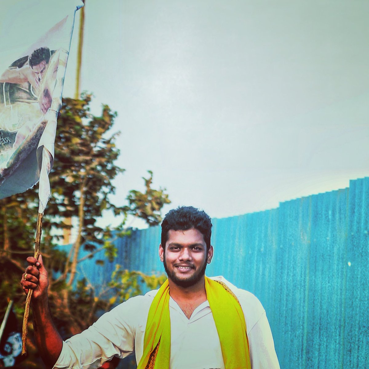 raghu_yeadala's tweet photo. Komaram Bheemudo 💕🔥
#JaiNTR #GITAMVizag #RRRRally https://t.co/e9k7JTJay0