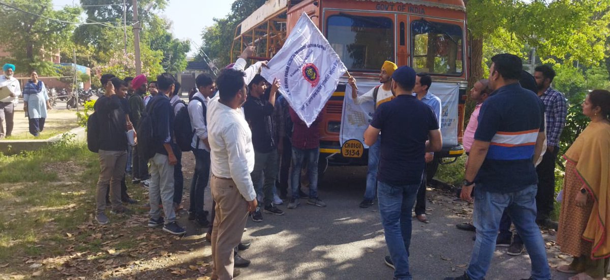 ISMARTIndia's tweet photo. The Solar Ambassadors experienced an impactful change in the Holy City of Amritsar towards the adoption of Solar on the Roof during last couple of weeks of awareness campaigns on Rooftop PV Solar system.
@giz_gmbh @giz_india @mnreindia @Deloitte @PunjabGovtIndia @AhaSolar https://t.co/Bdkq6P0dLT
