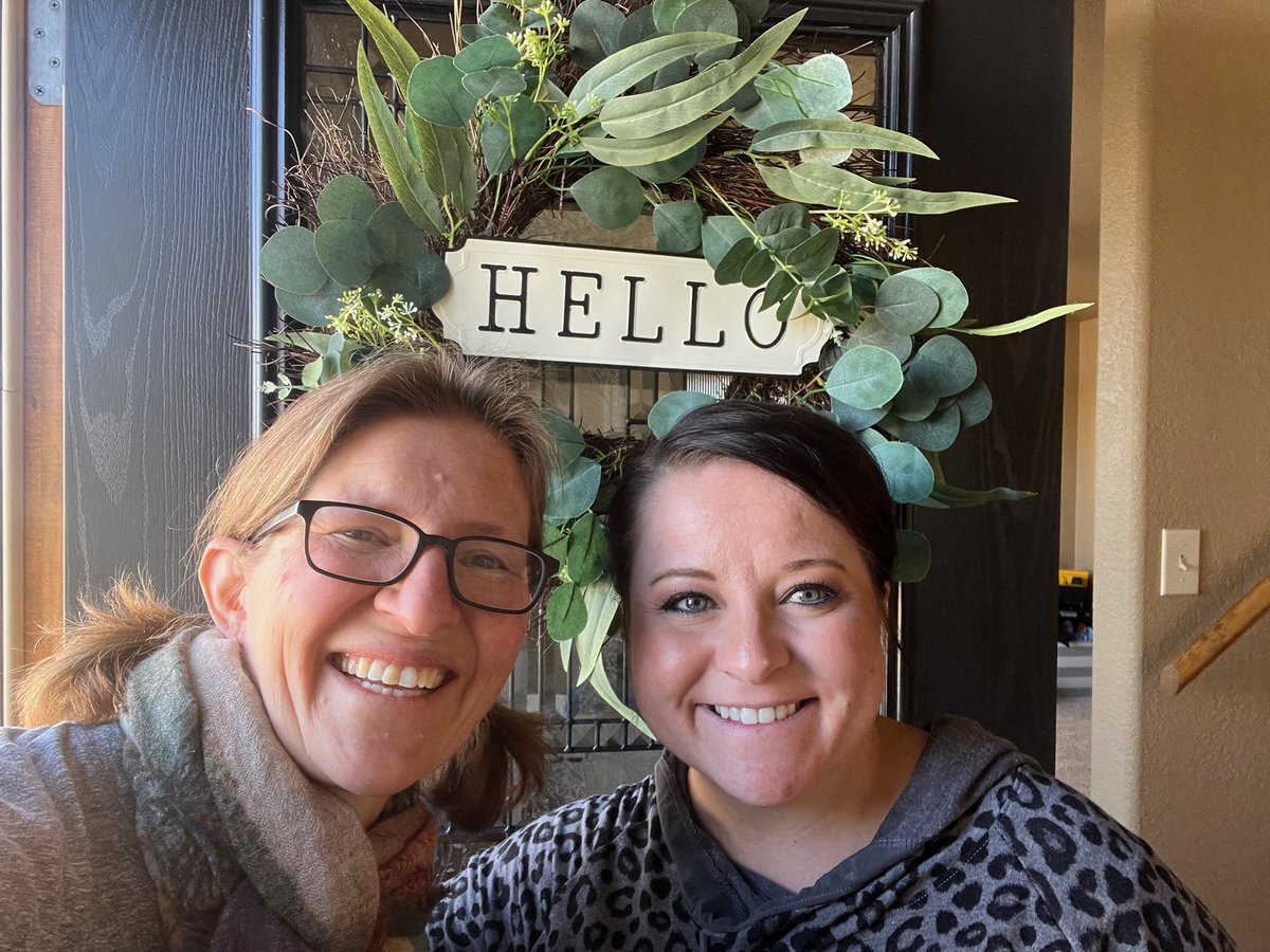 TheHelloFound's tweet photo. Kira recently had the pleasure of traveling to Southern Colorado and spending time with some of our #THFers there.  What a beautiful place to gather with colleagues 🥰 #SLPeeps #TeleSLPeeps #HelloThere #SLPA #TeleTherapist #SchoolSLP #SchoolPsych https://t.co/fd6wV7fTrY