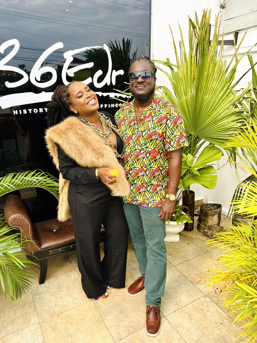 gleesonjob's tweet photo. When your favorite rich aunty & uncle link up @36Edr #brunch #oldbutnotcold #weoutside https://t.co/o2Zmb0oikG