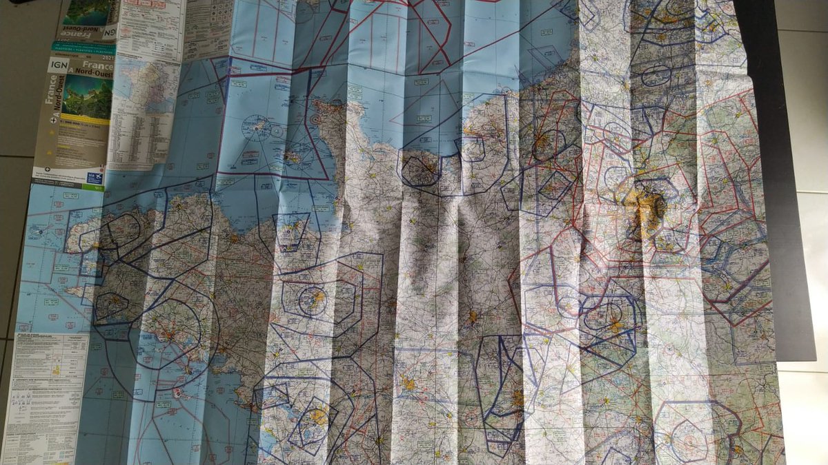 Globe_Spotter's tweet photo. Je viens de recevoir ma carte aéro pour préparer ma première navigation. Il y a beaucoup de choses, j'ai l'impression que c'est moins lisible que sur numérique😳😳
#ULM #ULMGeeks #ULMPassion #ULMLiberte #ElevePilote #LaFerte #LFFQ @FFfplum #Mondesir #Essonne #Nynja https://t.co/VkG2rQ919w