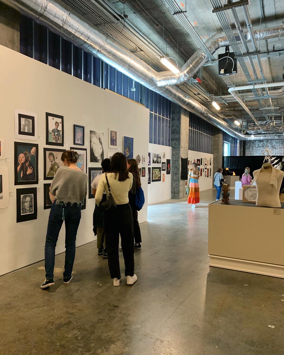 art_passmore's tweet photo. FMHS’s award-winning artists visited the Mint Museum uptown to see their artworks on display. 1/2 https://t.co/LXrFM0Atog