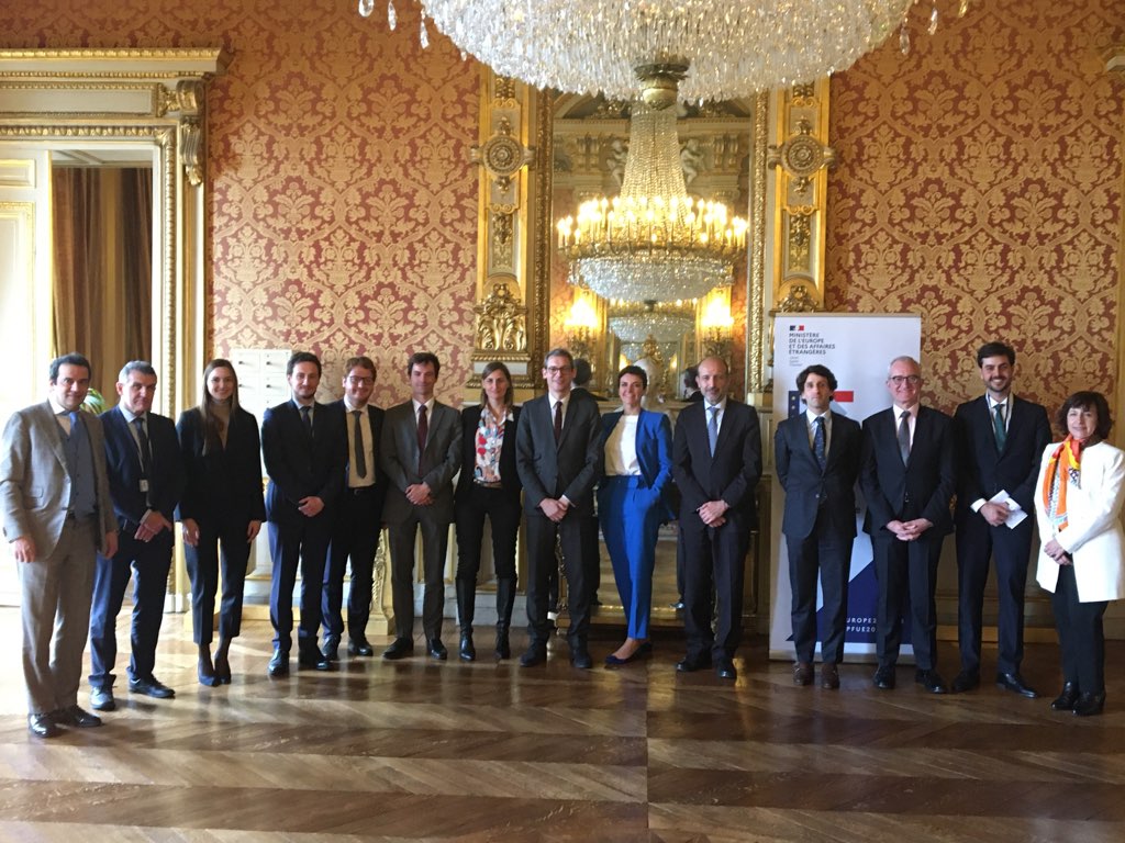 david_cvach's tweet image. Partage d’expérience sur la #PFUE avec ma collègue 🇪🇸 Maria Lledó, son équipe @MAECgob et l’ambassadeur Redondo @EmbEspFrancia en prévision de la Présidence Espagnole de l'🇪🇺 en 2023. Otro ejemplo mas de la amistad franco-española!
@france_espagne