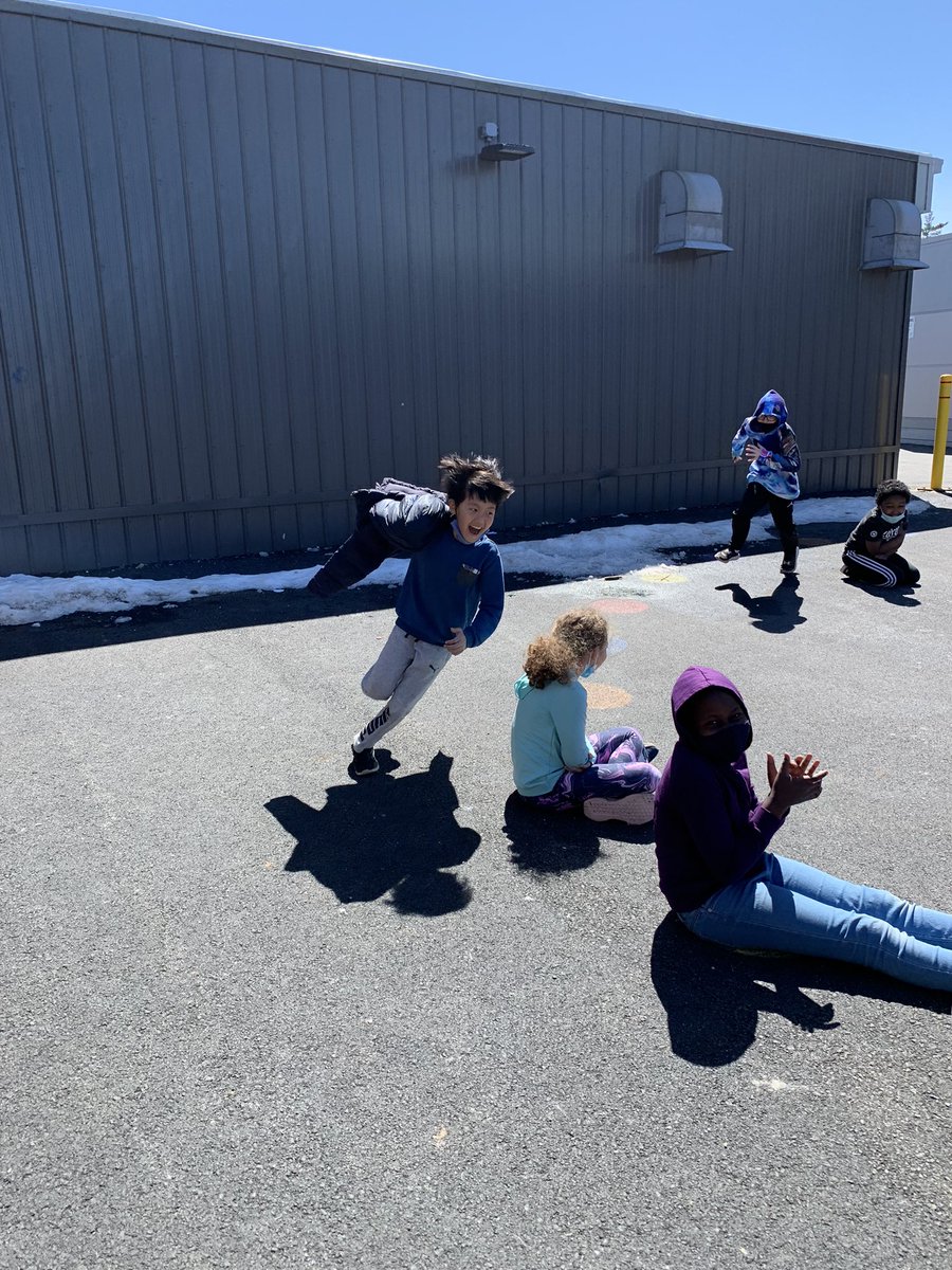 ClassroomJewel's tweet photo. This afternoon we took a quick break to enjoy the sunshine and play a super fun game of Duck Duck Goose. The kids had so much fun! @ParkWestHRSB #outsideactivity #fun #stayactive #sunnydays #welcomespring https://t.co/AqTsEeQaoC