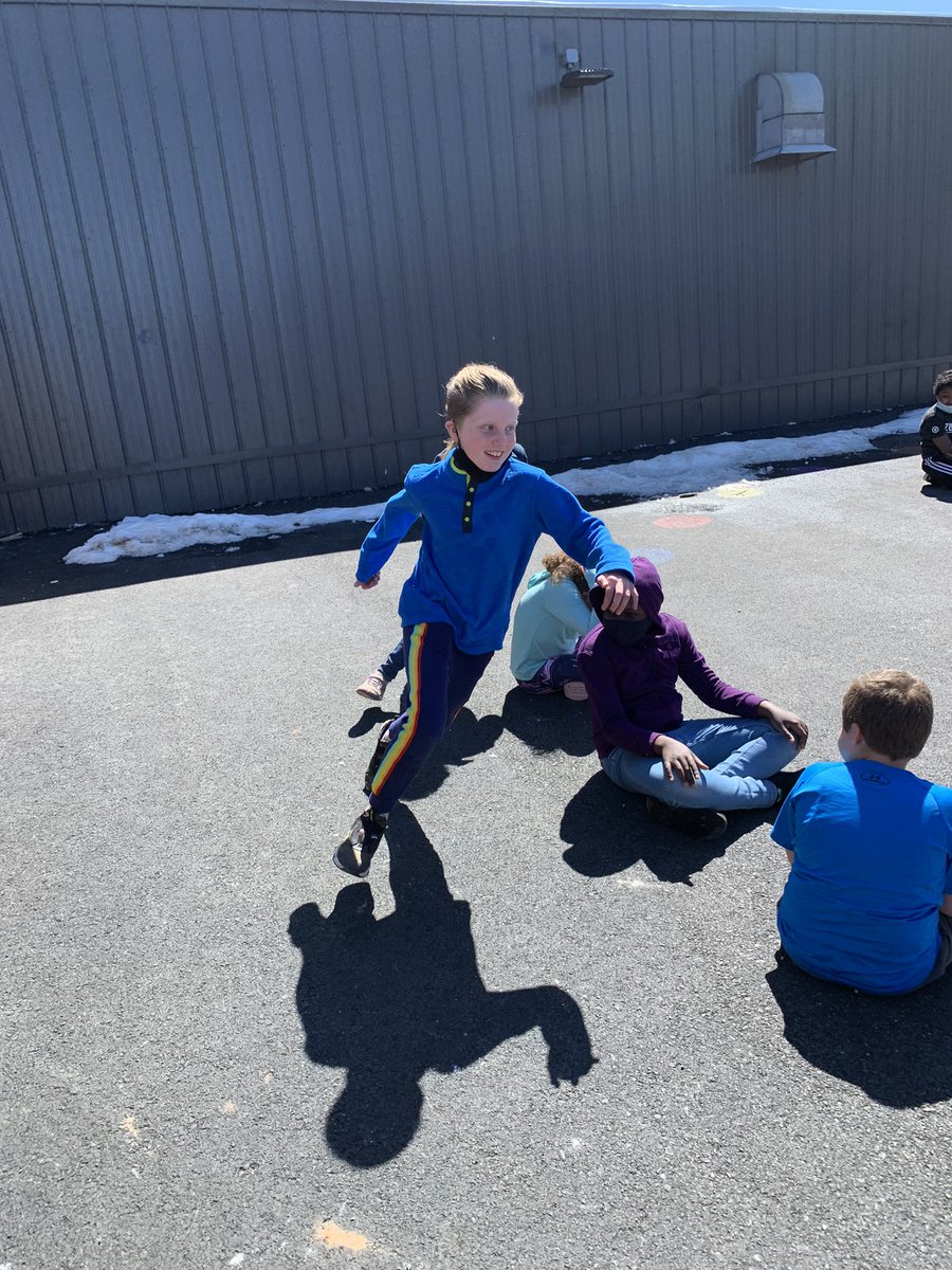 ClassroomJewel's tweet photo. This afternoon we took a quick break to enjoy the sunshine and play a super fun game of Duck Duck Goose. The kids had so much fun! @ParkWestHRSB #outsideactivity #fun #stayactive #sunnydays #welcomespring https://t.co/AqTsEeQaoC