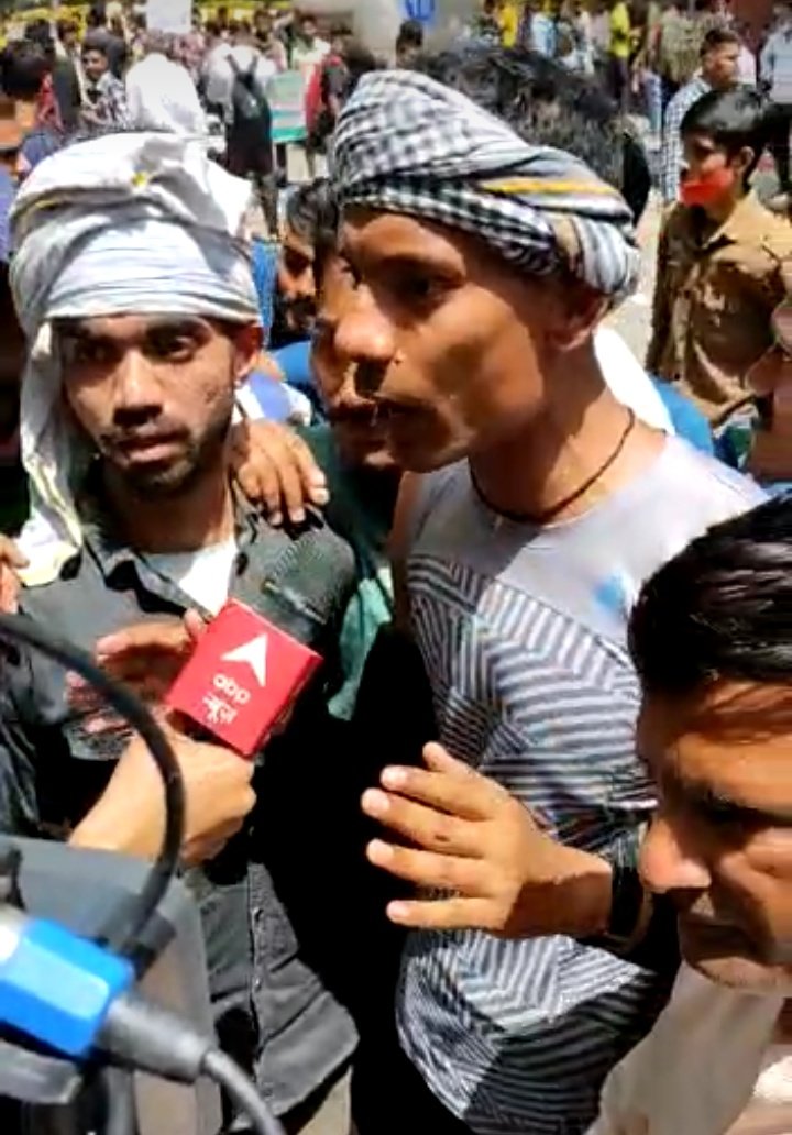 HsChauh74348787's tweet image. #armyrally #Armyexam #AIRFORCE_AIRMAN_RESULT हम केंद्र सरकार से विनती करते है। हम भर्ती नही मांग रहे भर्ती का अवसर मांग रहे है। आप अंधे बन कर हमारे भाईयो को जेल में मत डालिए ये आंदोलन शांतिपूर्ण है। 2 साल से कोई भर्ती नही आई कुछ भाईयो के एक साल पहले से एग्जाम और रिजल्ट रुके है।