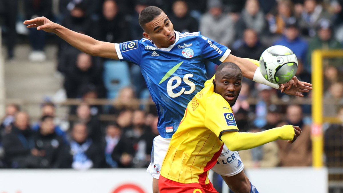 LesSportsDNA's tweet photo. ⚽️🎙️ Entre une qualification pour le Mondial avec le Ghana et un succès (1-0) contre Lens sous le maillot du @RCSA, @alex_djiku a vécu des heures intenses. Entretien ➡️ https://t.co/jqBxhbhH6O 📸 Jean-Marc Loos https://t.co/AcjDFperaz