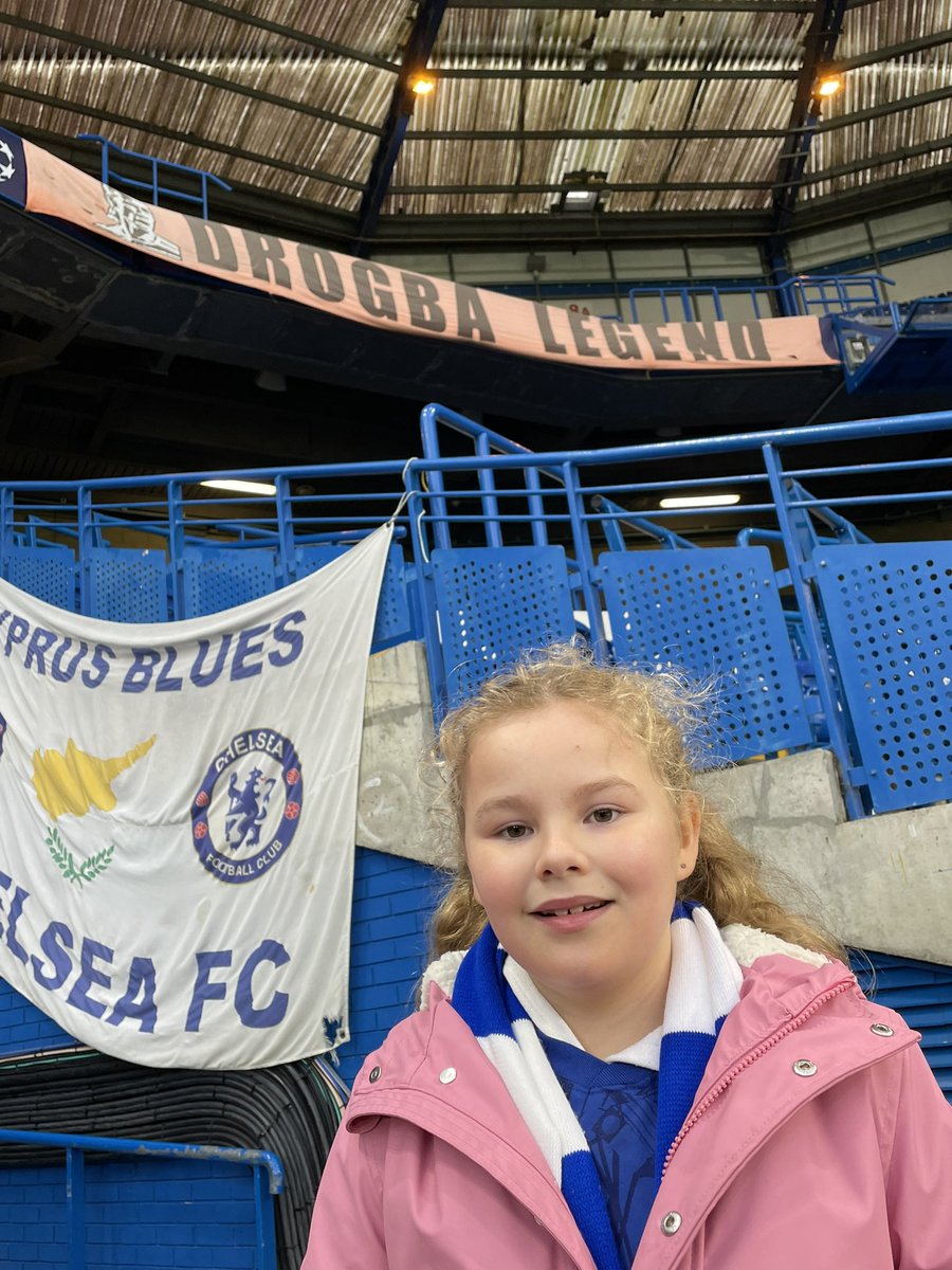 diddie's tweet photo. Isla is meeting a legend and looking to meet Jorginho tonight. 2022 life goals of a chelsea fan! #CFCMatchDay https://t.co/J6GjU55XP4