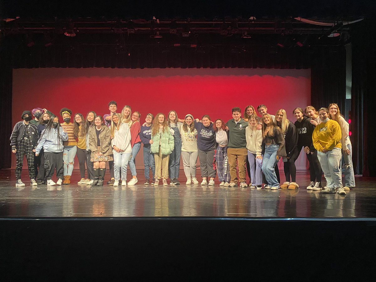 So proud of my 29 favorite seniors <a href="/scholarscenter/">HHS Humanities</a> #researchpresentations