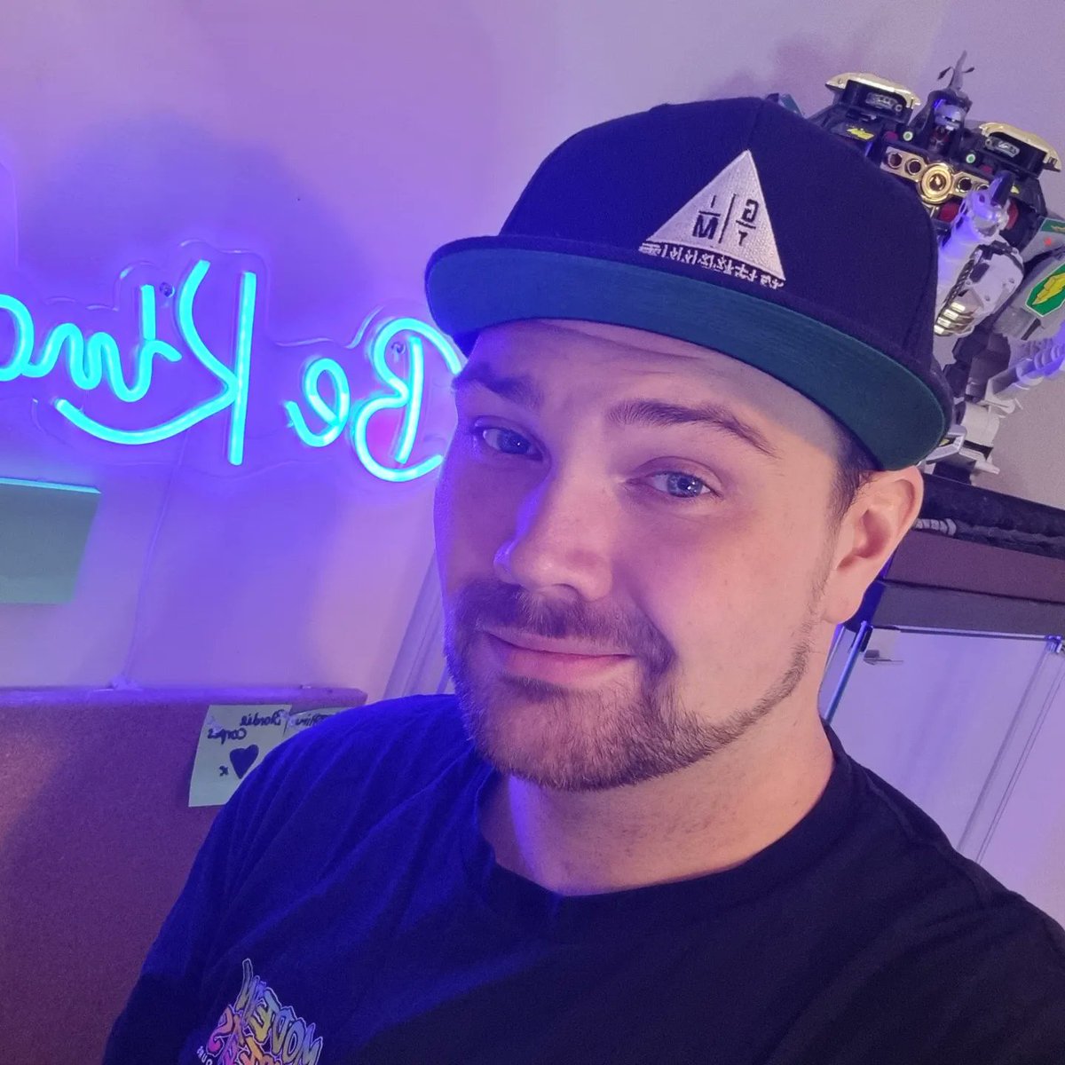 MrJoshCleary's tweet photo. I'm back 😉 Did you miss me ? 
Sorry about no Stream yesterday but if your burnt out your burnt out. Taking that extra day off mean you don't have to fake being happy on Stream
Time for Tiny Tina Wonderland
https://t.co/AqNmUmUa1a
#Bryondredd
#twitch #WeAreMononoke #wraithenergy https://t.co/ldaoij25Bs