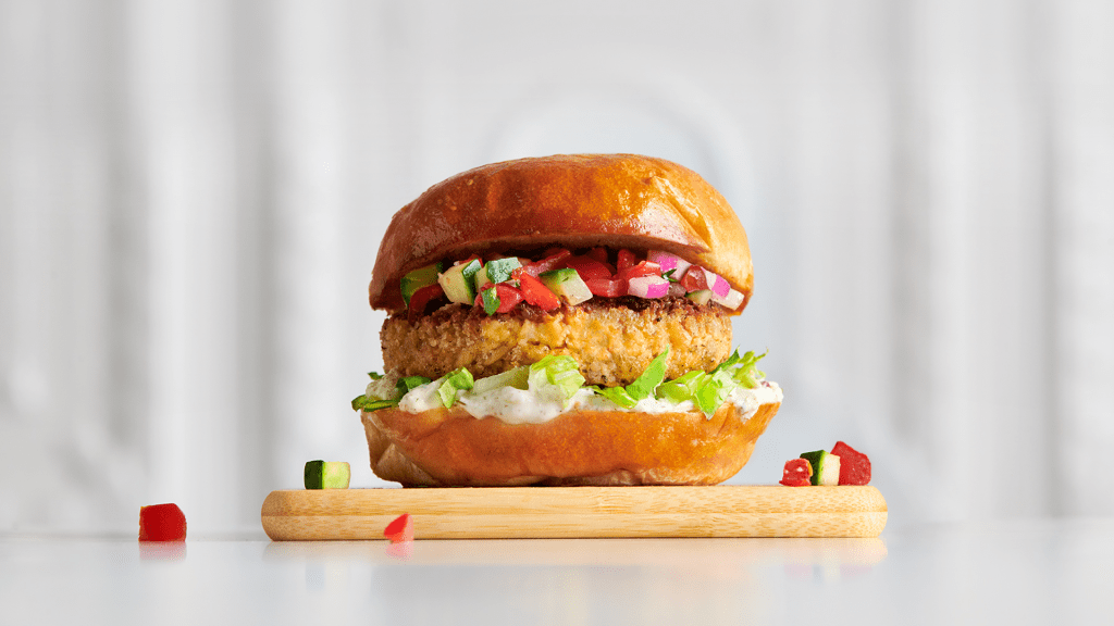 If you're looking for ways to keep things new and exciting in the kitchen, look no further. Our Greek Salad Tuna Burger with Lemon-Dill Yogurt is the perfect way to do just that. Visit the link below for the recipe 🤩

bit.ly/3x7TApJ
