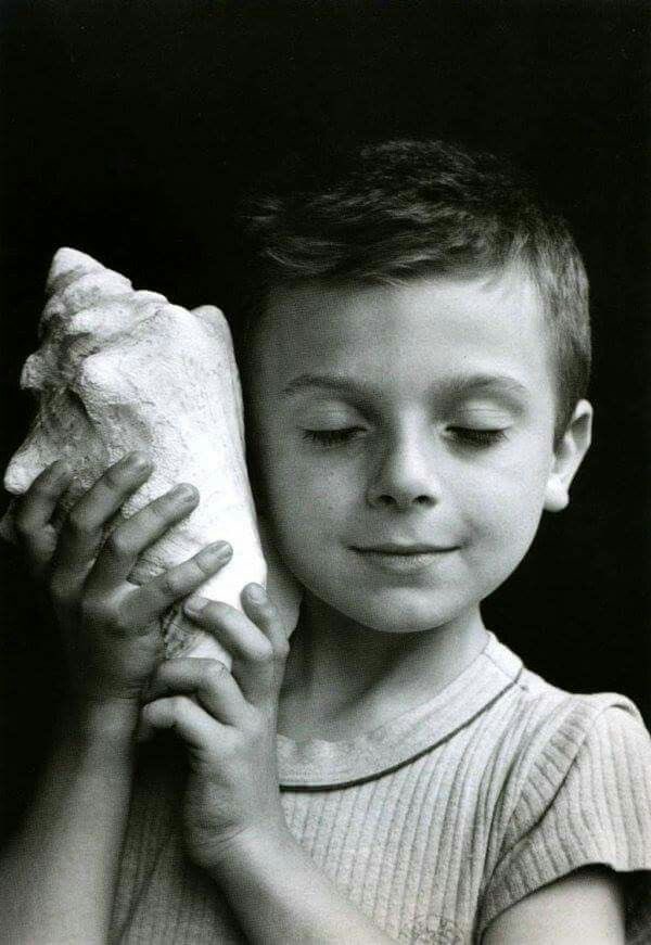 franch_laura's tweet photo. "Los niños son gente seria y no conocen lo imposible”.

Franz Kafka

📷 Edouard Boubat https://t.co/okKotLUklV