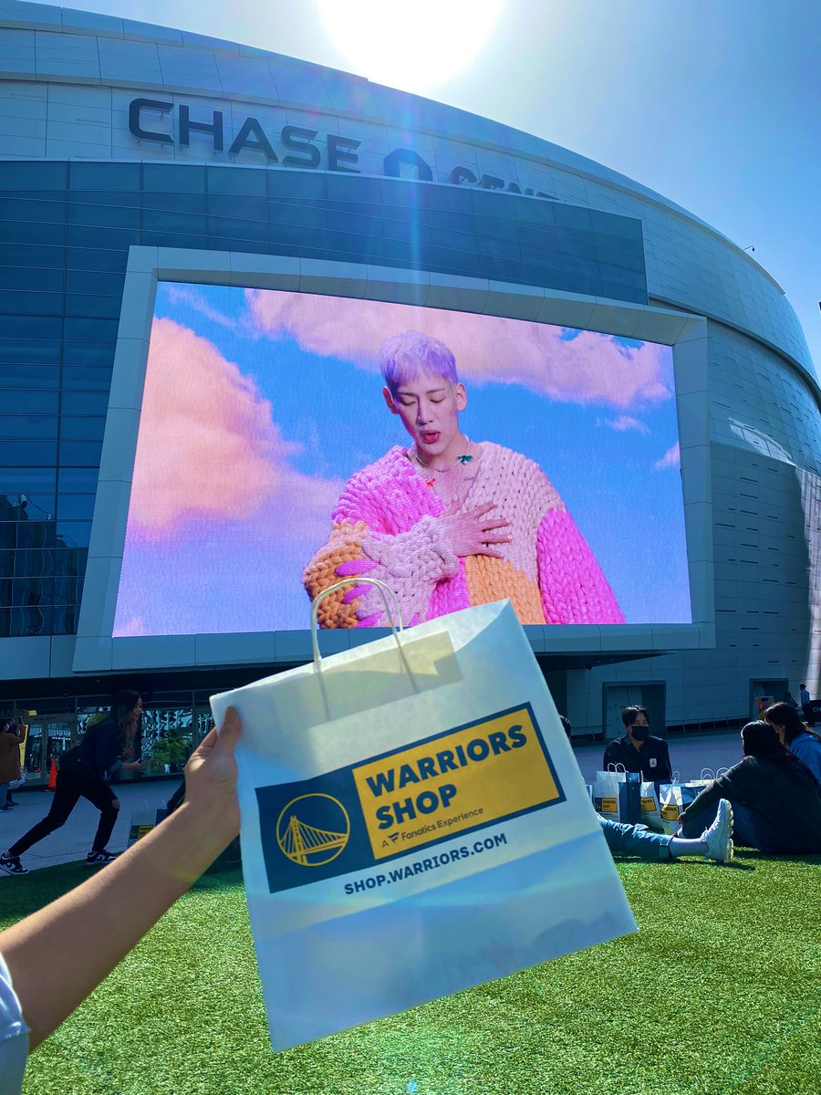 lukesaccents1's tweet photo. Bags secured 💚
#BamBamxGSW 
#BamBamToUSA2022 https://t.co/jHbmlngUwm