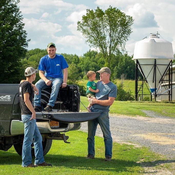 dfamilk's tweet photo. #DairyNeverStops improving lives.

When you #AddAnOunce of dairy to your day from brands backed by our DFA family farm-owners (https://t.co/xAfiRC9x50), you’re supporting their small business, building stronger bones and stronger communities with every drop! https://t.co/t17mUTJJK3