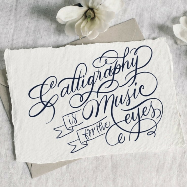 tintenfuchs's tweet photo. New on IG: 💪🏻✍🏻
Hab momentan grad sehr wenige Kundenaufträge (Wie läuft es bei euch anderen Kalligraph:innen so?) und da habe ich ein bissl Zeit für solchen Kram. ☺️
•
•
#letteringstyle #spitzfeder #letteringinspiration #kalligrafie #showusyourtype #typespire #pointedpen #go… https://t.co/uZ7s5e0CGj