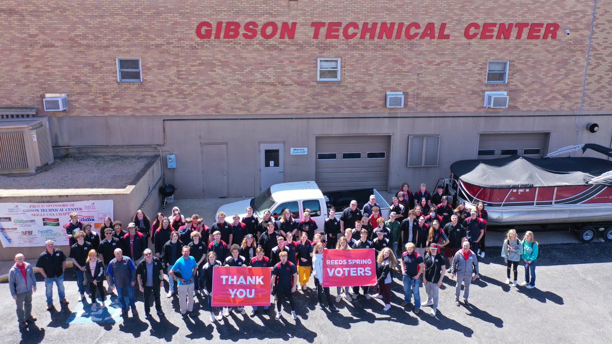 RSWolves's tweet photo. Students and staff from @gibson_tech wanted to show their appreciation to voters for approving RS Vision 2025! 
#ONEwiththePACK https://t.co/VSOvE1DLIe