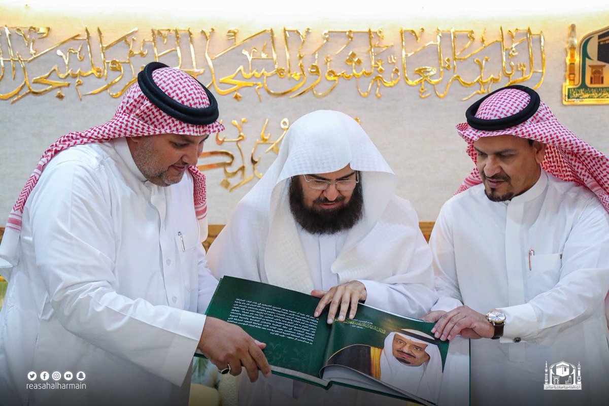 AlharamainSA's tweet photo. الرئيس العام يتسلم تقرير الحساب المالي الختامي لعام ١٤٤٢هـ - ٢٠٢١م 

https://t.co/JjASM97eWl

#رئاسة_شؤون_الحرمين 
#صياما_وقياما 
#معتمرون_آمنون https://t.co/vuGD0zTu0t