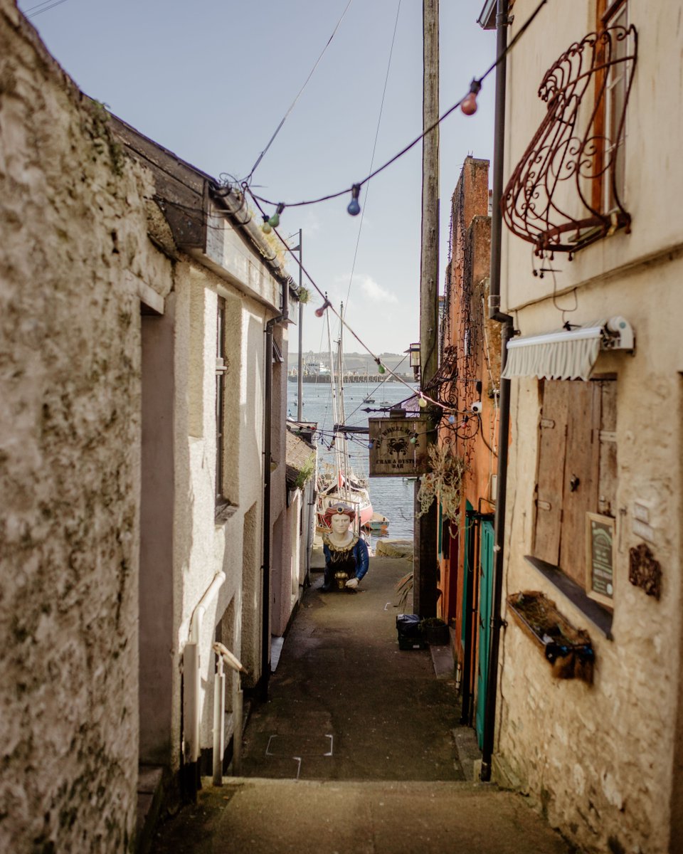 theworkingboat's tweet photo. Have you met Ami the figurehead? She's one of our favourite ladies in Falmouth.

#falmouth #harbour #cornwallviews #humpday #lovecornwall #theworkingboat https://t.co/OdMcZdlPyB