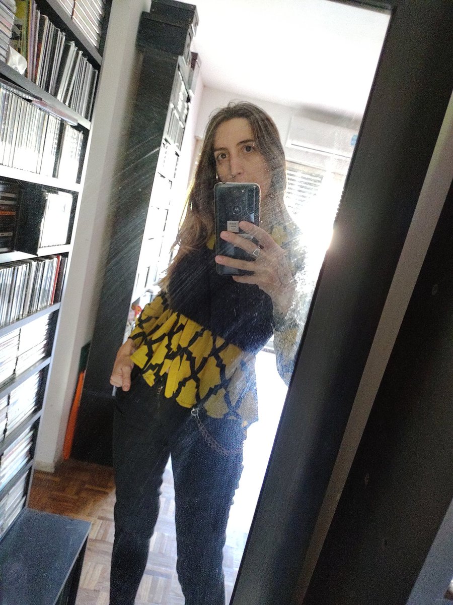 AlexaRabbit's tweet photo. @YouAreMyBezoar Amor x las camisas con top https://t.co/LEVutxAMz4