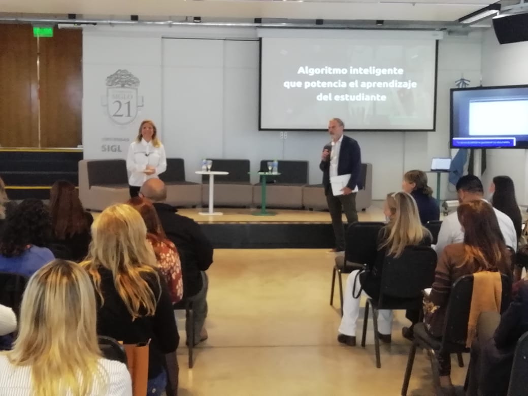 Revista_COLEGIO's tweet photo. Hoy vivimos la III Jornada de Capacitación e Innovación Educativa junto a la @lasiglo21 en su sede de Nueva Córdoba. Gracias por acompañarnos!
@Glifing
@ScienceBits
@Matific_latam
#Legamaster
#innovacion #Jornadas https://t.co/57TdceWeIA