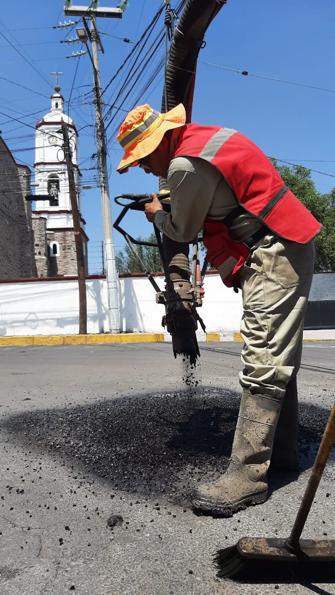 GobCoacalco2022's tweet photo. A través de la Dirección de #ServiciosPúblicos se continúa con el #ProgramaPermanenteDeBacheo

📍En esta ocasión se realizó en la calle Severiano Reyes.🚗 https://t.co/BHV2SzEkMB