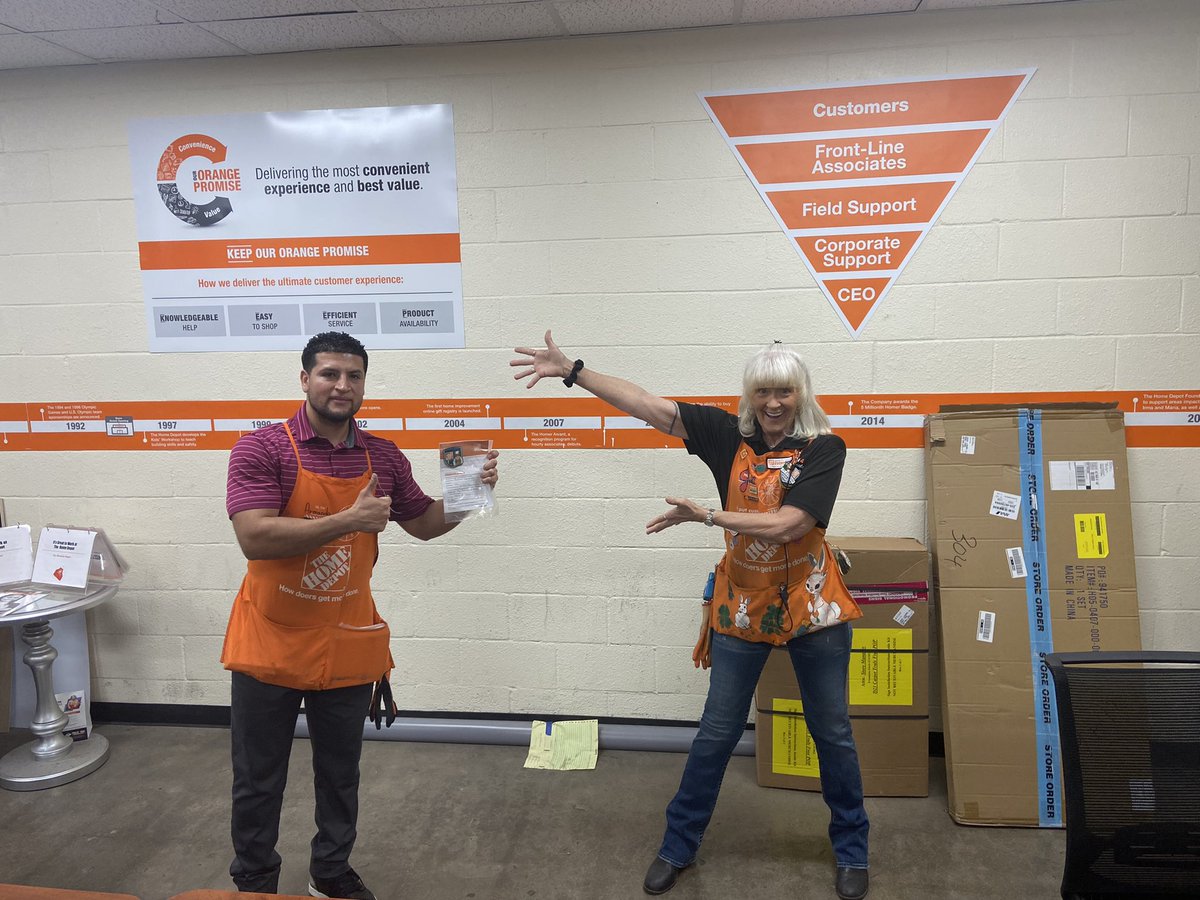 #CreatingShareholderValue. Another great walk with OAM Armando at #464. Truly engaged in operations, shrink mitigation, and customer/associate service. #D130driven <a href="/judes0401/">Judy Rogers</a> <a href="/aprilsimonhd/">April simon</a> <a href="/PabstBen/">Ben Pabst</a>