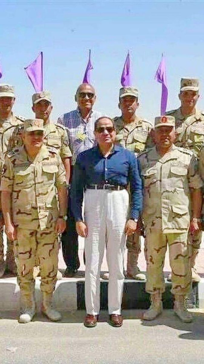 طب الجيش قابل البنطلون ده
انما احنا الشعب نقبل يحكمنا بنطلون زي ده 
يا خساره القمصان الي راحت هبيتها