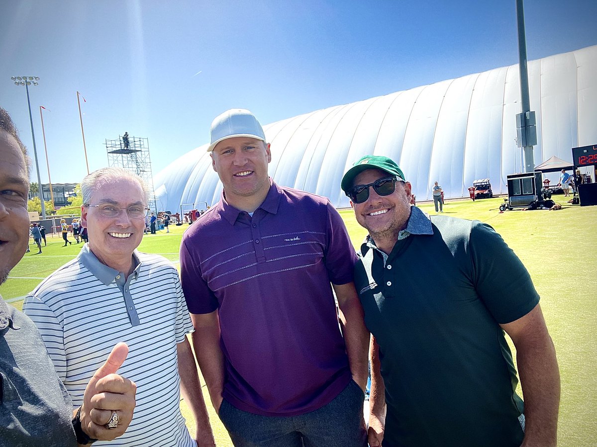 MarcusW_O2V's tweet photo. ASU Football Legend (and other legends) at practice today!! Go Devils!
#TruDevil
#O2V https://t.co/9PNhTXuQyd