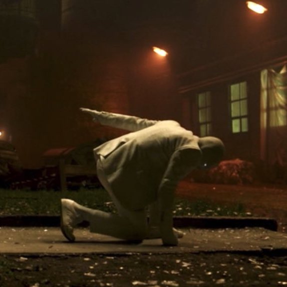 rachmeetsworld's tweet photo. the best thing I learned about #MoonKnight  episode 2 is that it was Oscar Isaac’s idea to have Mr. Knight fall over https://t.co/VkRPOlSKYC https://t.co/fhtIevmjLC